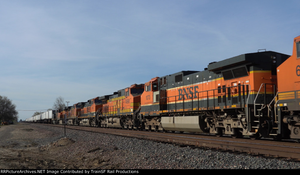 BNSF 1073